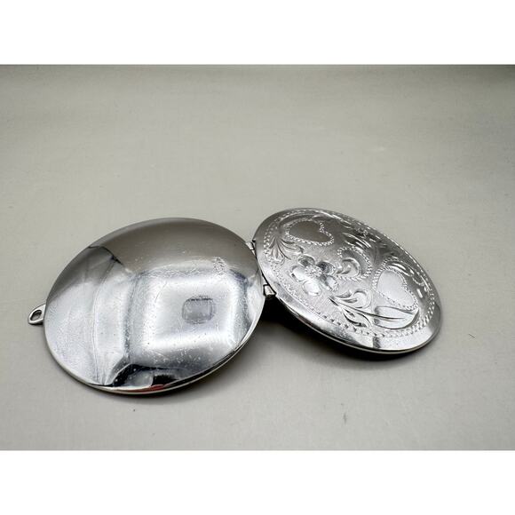 Vintage Sterling Silver Floral and Heart Design Locket Pendant - Picture 8 of 11